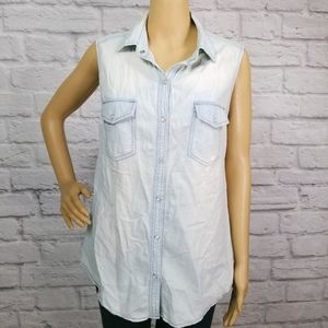❤5 for $25❤ Paper Crane Chambray denim sleeveless button down